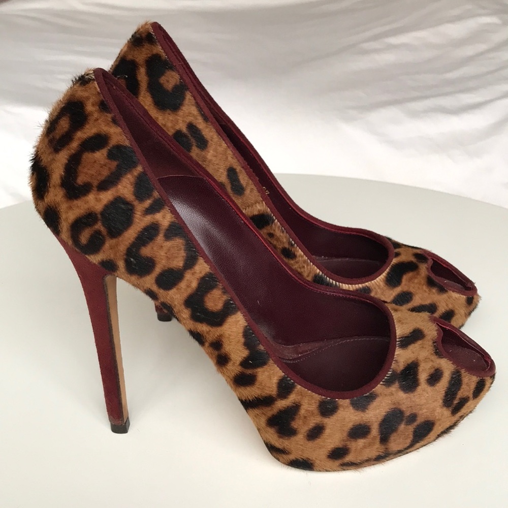 ALEXANDER McQUEEN  4.5" peep toe leopard/suede